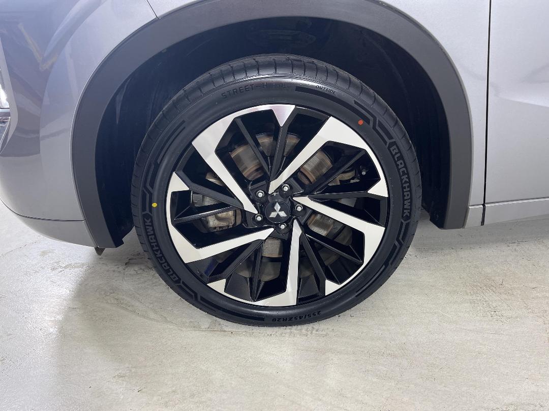 Photo '10' of Mitsubishi Outlander Photo '10' of Mitsubishi Outlander