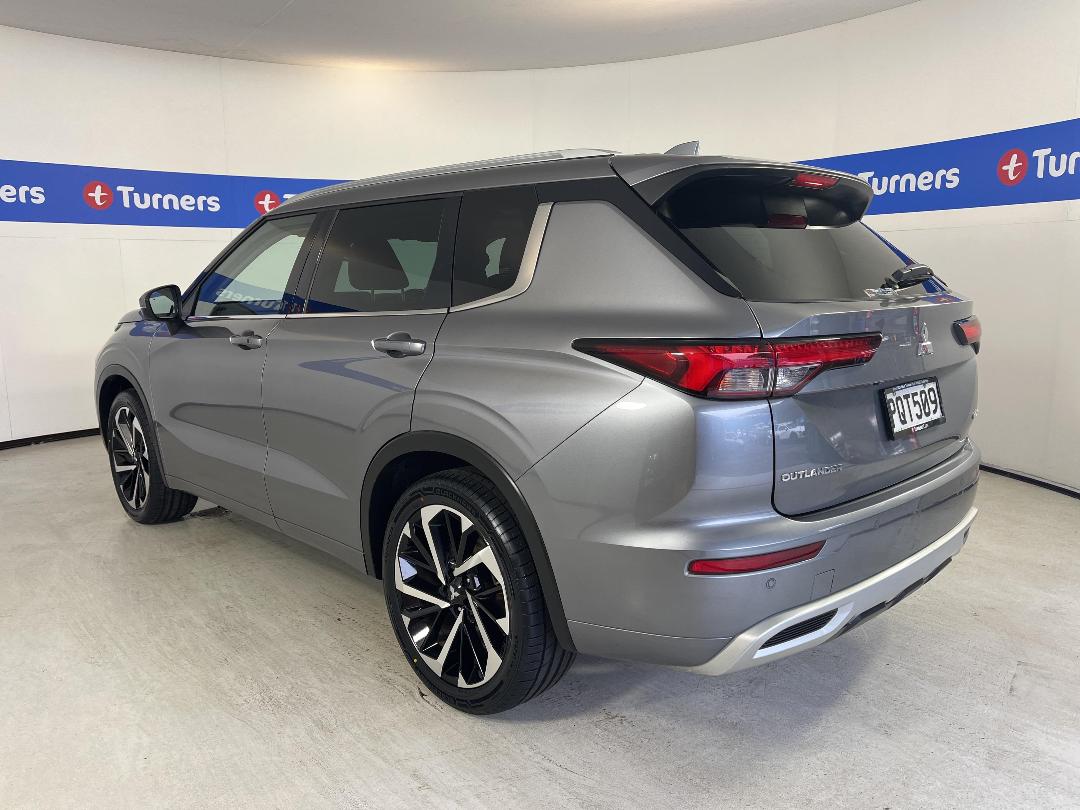 Photo '5' of Mitsubishi Outlander Photo '5' of Mitsubishi Outlander