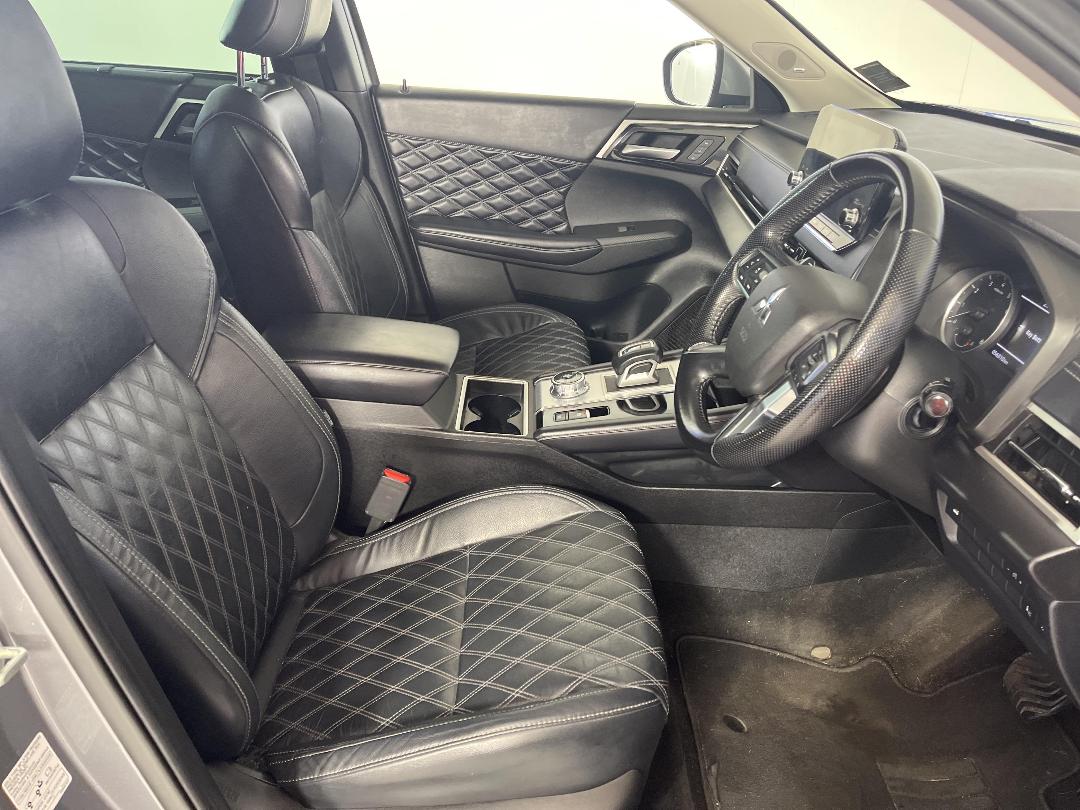 Photo '16' of Mitsubishi Outlander Photo '16' of Mitsubishi Outlander