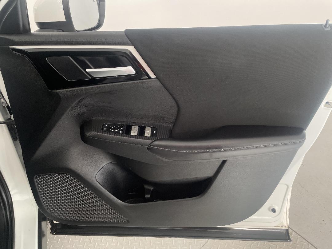 Photo '15' of Mitsubishi Outlander