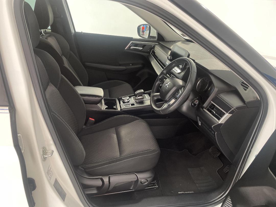 Photo '16' of Mitsubishi Outlander