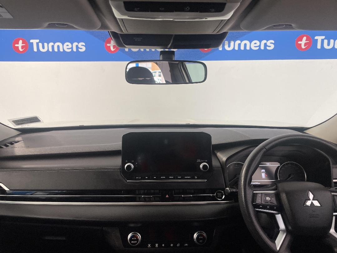 Photo '17' of Mitsubishi Outlander