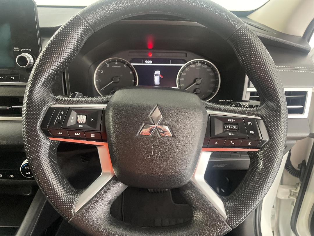 Photo '27' of Mitsubishi Outlander