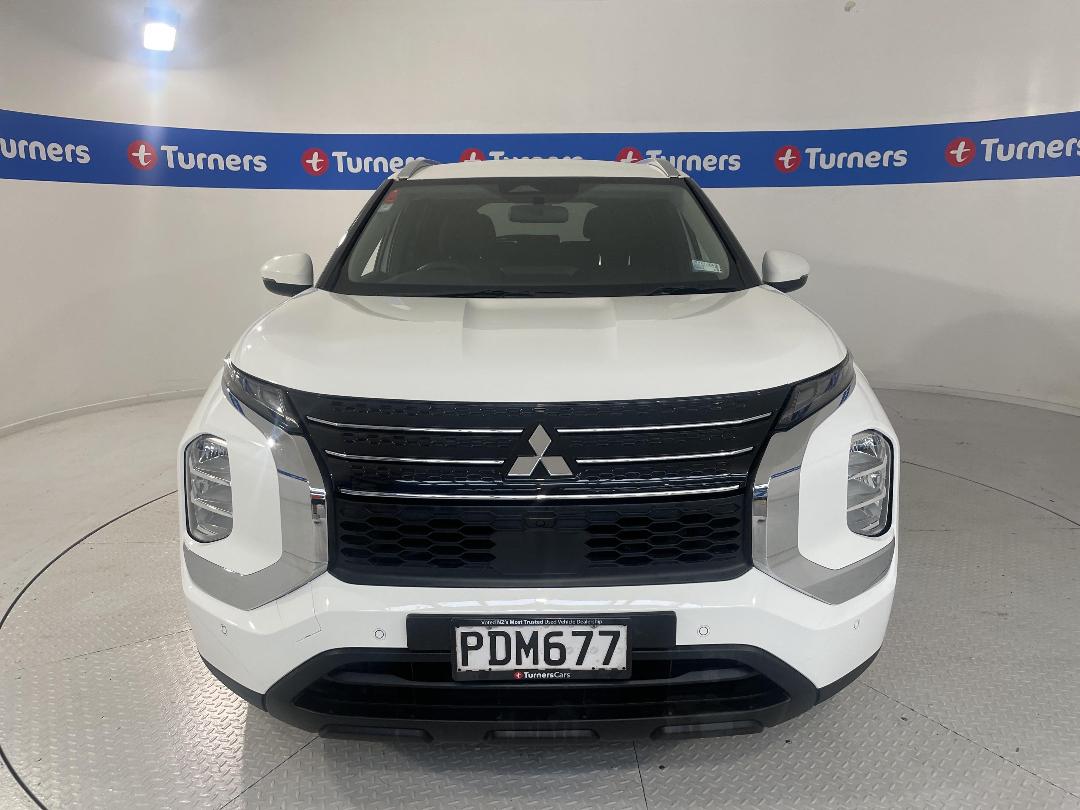 Photo '2' of Mitsubishi Outlander