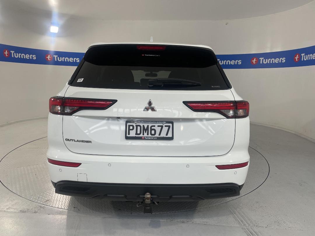 Photo '6' of Mitsubishi Outlander