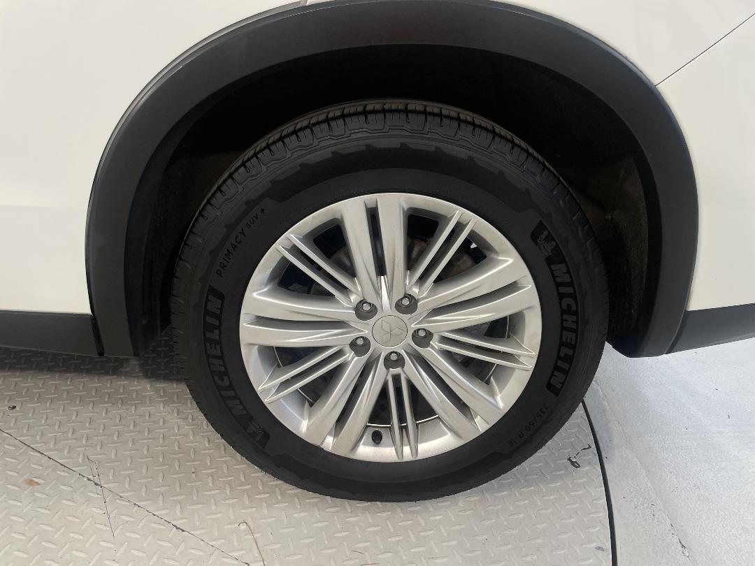 Photo '11' of Mitsubishi Outlander