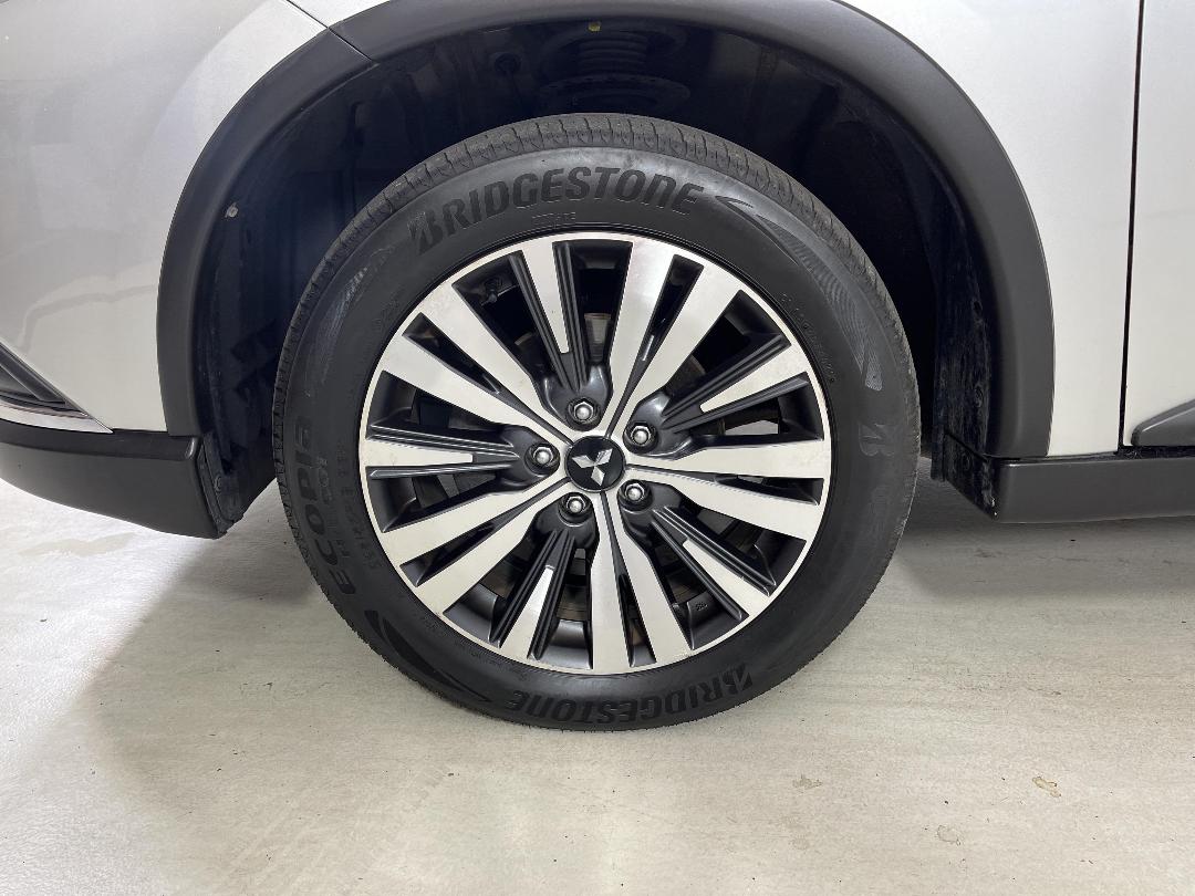 Photo '10' of Mitsubishi Outlander Photo '10' of Mitsubishi Outlander