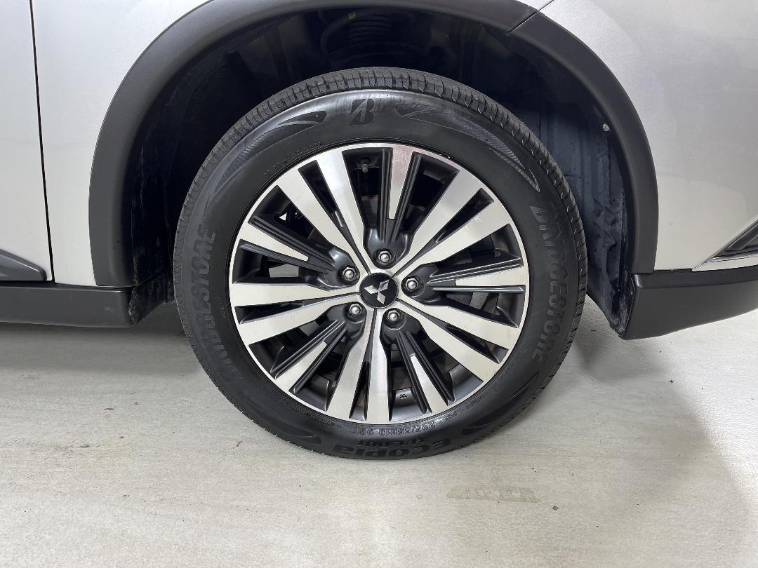 Photo '9' of Mitsubishi Outlander Photo '9' of Mitsubishi Outlander