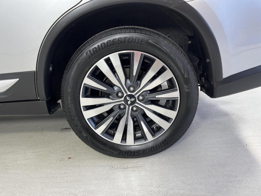 Photo '11' of Mitsubishi Outlander Photo '11' of Mitsubishi Outlander