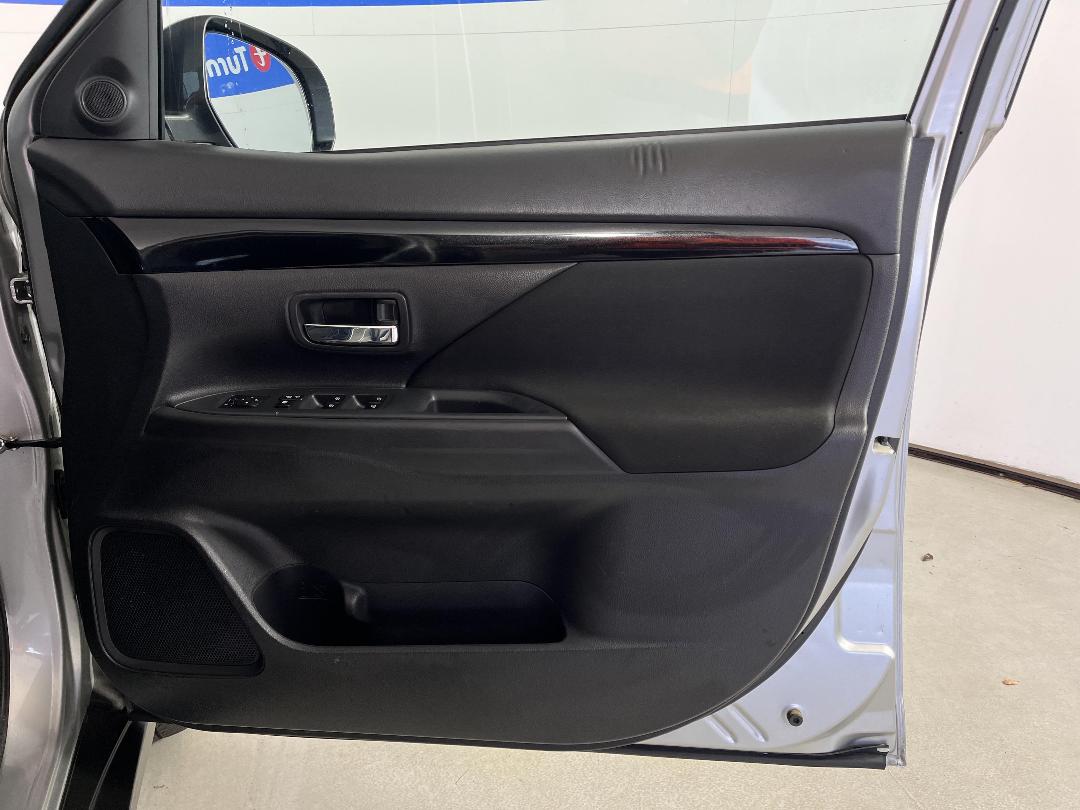 Photo '15' of Mitsubishi Outlander Photo '15' of Mitsubishi Outlander