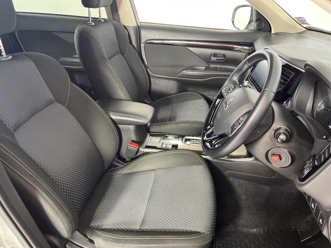 Photo '16' of Mitsubishi Outlander Photo '16' of Mitsubishi Outlander