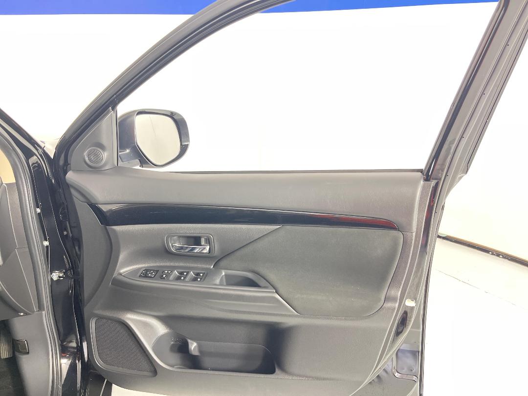 Photo '15' of Mitsubishi Outlander Photo '15' of Mitsubishi Outlander