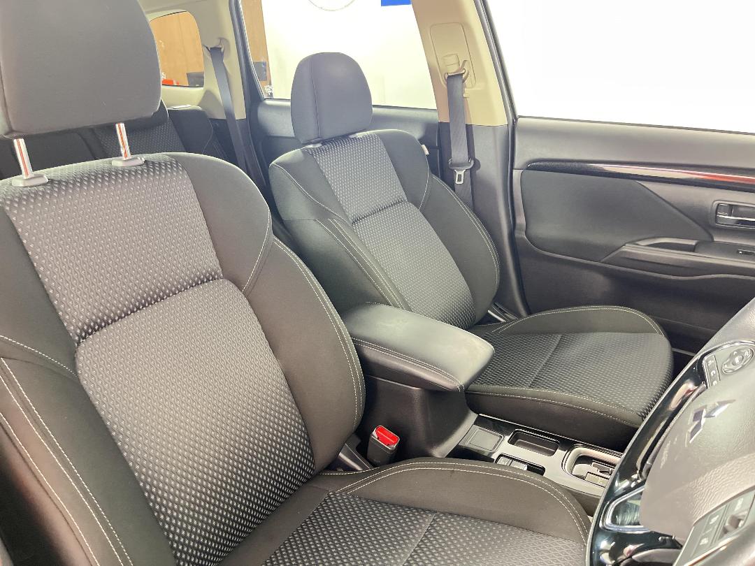 Photo '16' of Mitsubishi Outlander Photo '16' of Mitsubishi Outlander