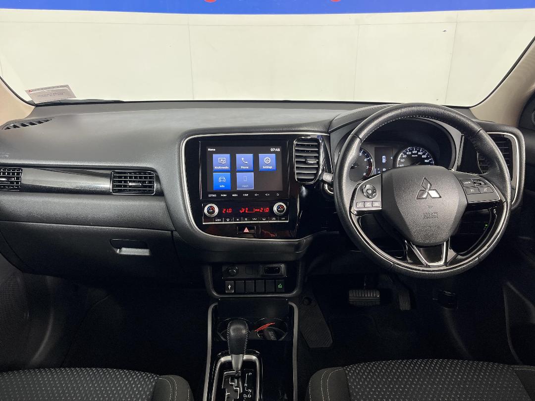 Photo '17' of Mitsubishi Outlander Photo '17' of Mitsubishi Outlander