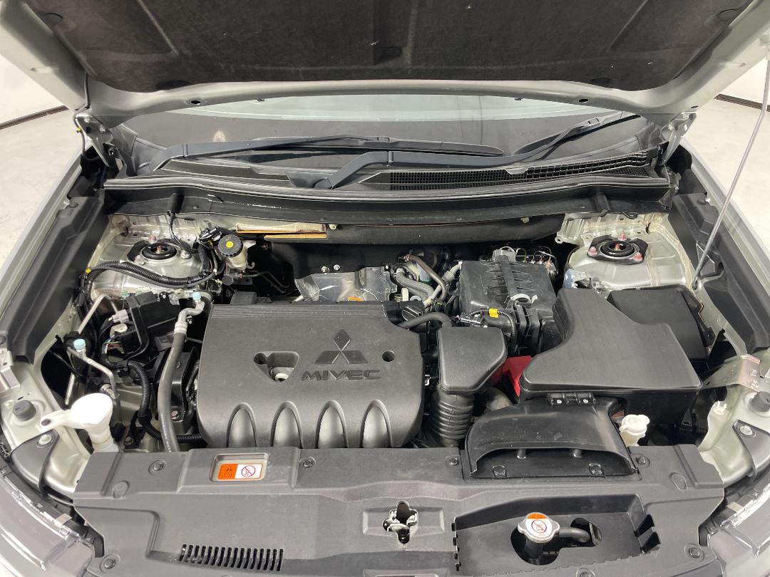 Photo '13' of Mitsubishi Outlander