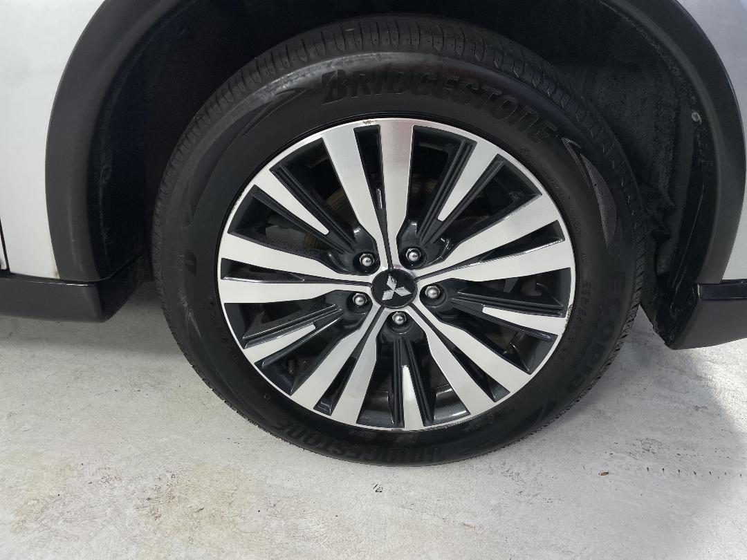 Photo '9' of Mitsubishi Outlander