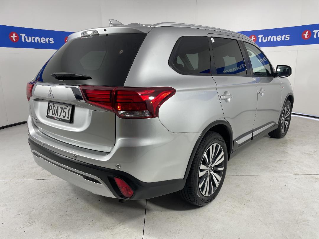 Photo '7' of Mitsubishi Outlander