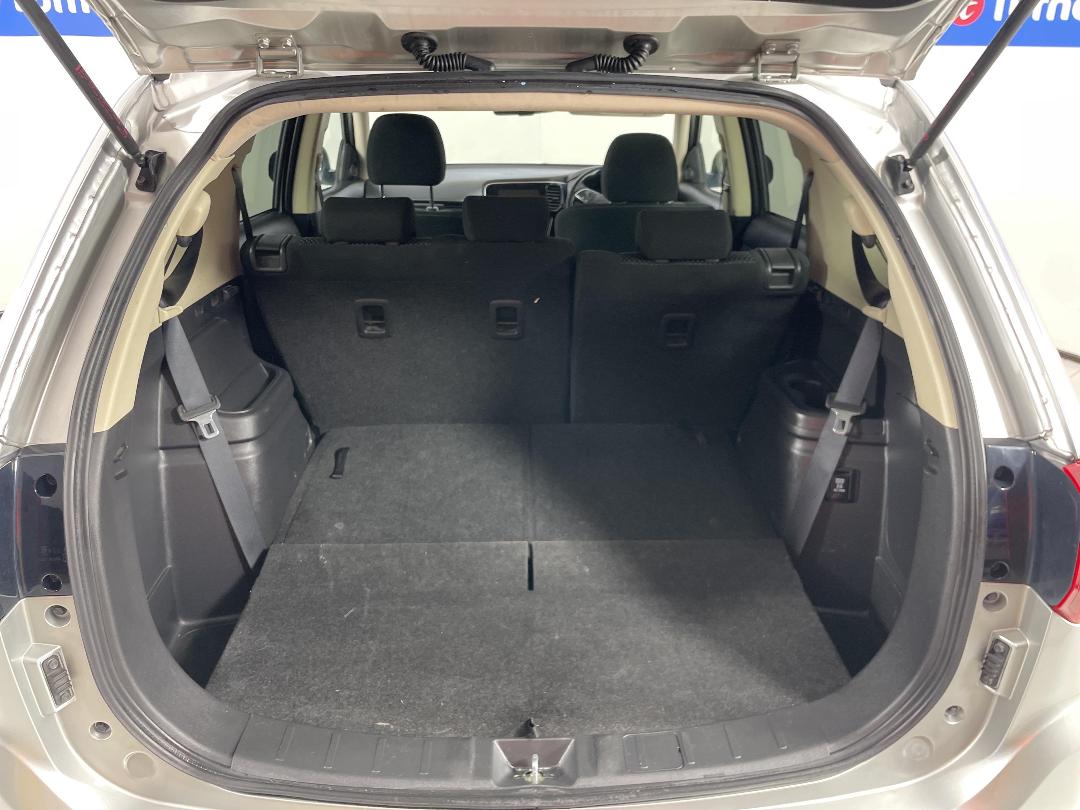 Photo '14' of Mitsubishi Outlander