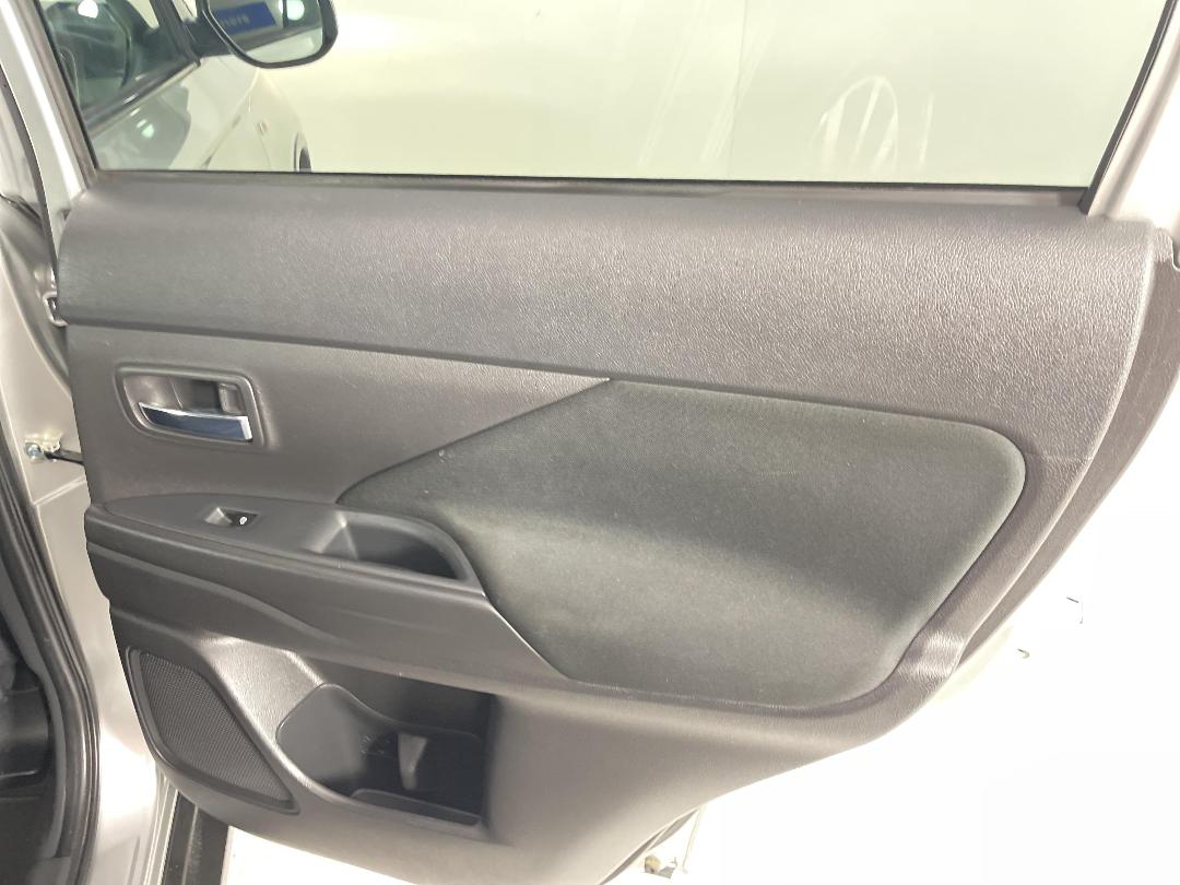 Photo '19' of Mitsubishi Outlander