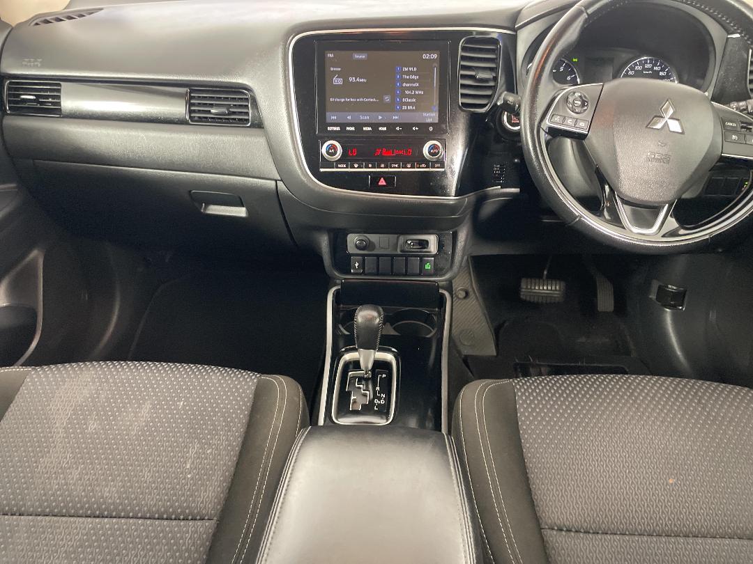 Photo '18' of Mitsubishi Outlander