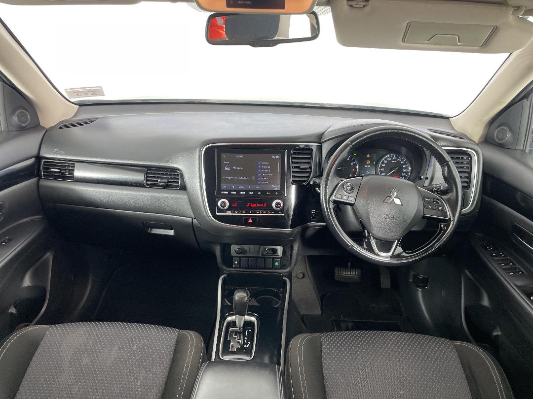 Photo '17' of Mitsubishi Outlander