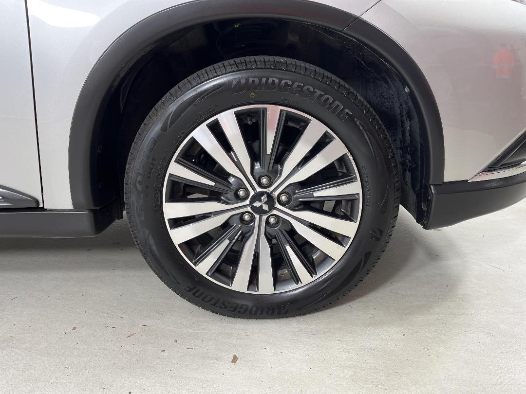 Photo '9' of Mitsubishi Outlander