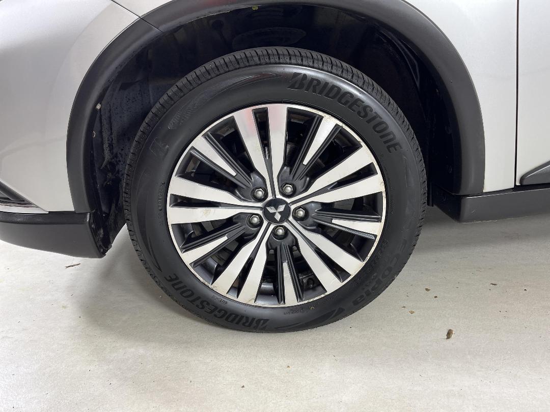 Photo '10' of Mitsubishi Outlander