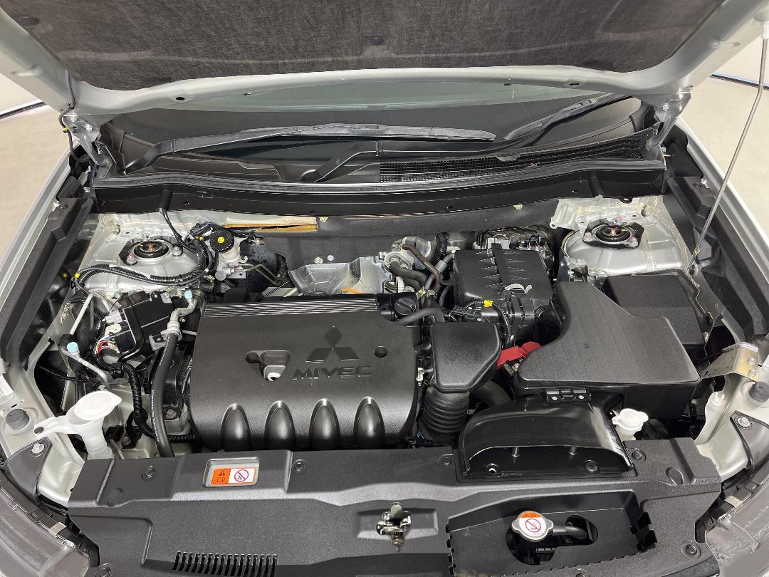 Photo '13' of Mitsubishi Outlander