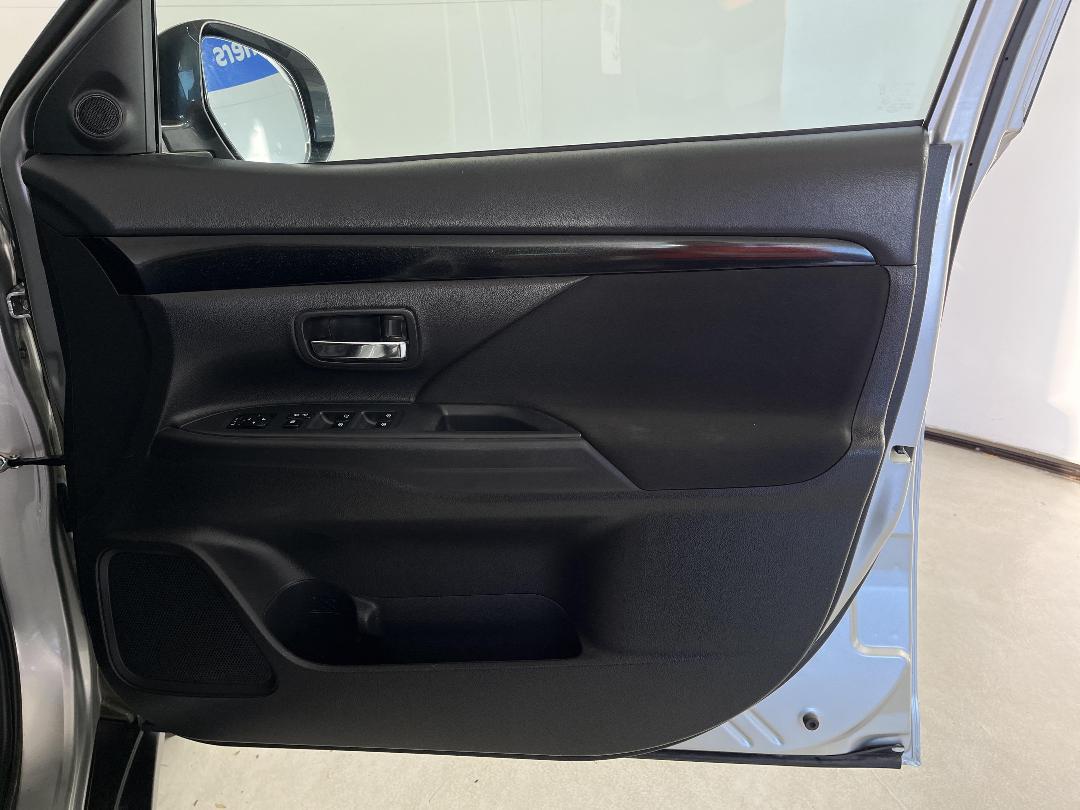 Photo '15' of Mitsubishi Outlander