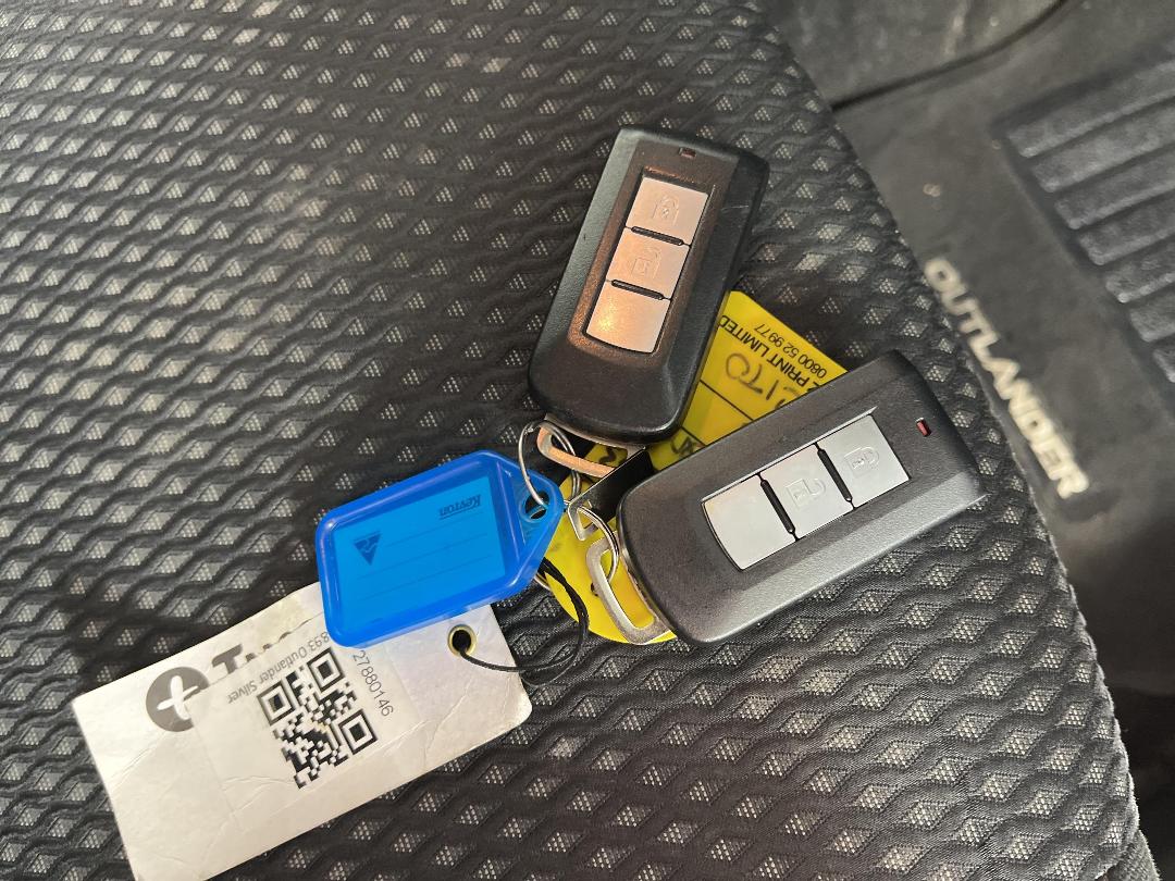 Photo '22' of Mitsubishi Outlander