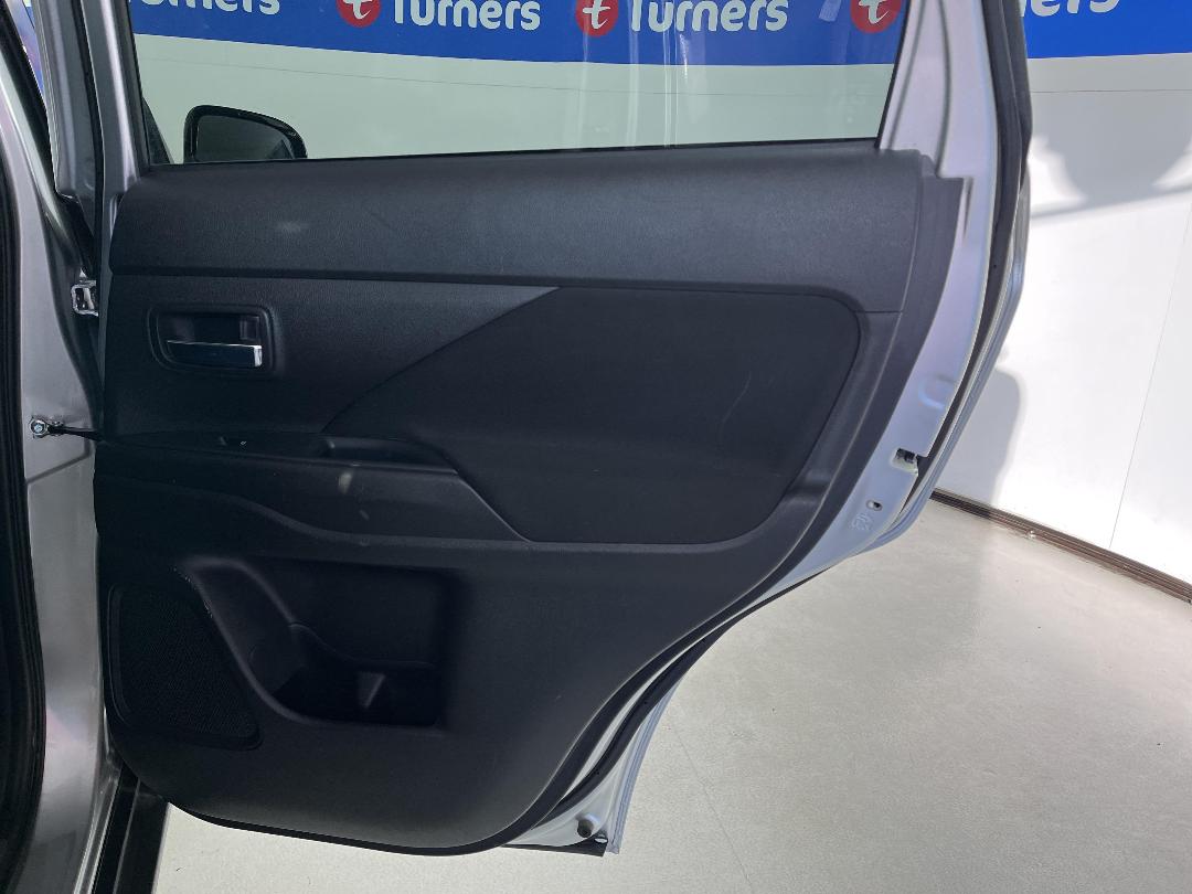 Photo '19' of Mitsubishi Outlander