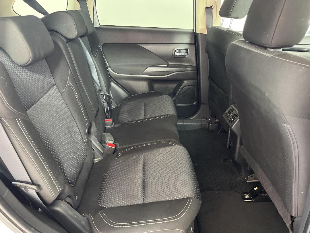 Photo '20' of Mitsubishi Outlander