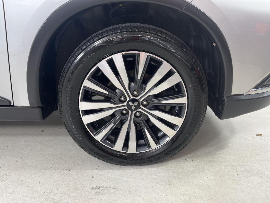 Photo '9' of Mitsubishi Outlander