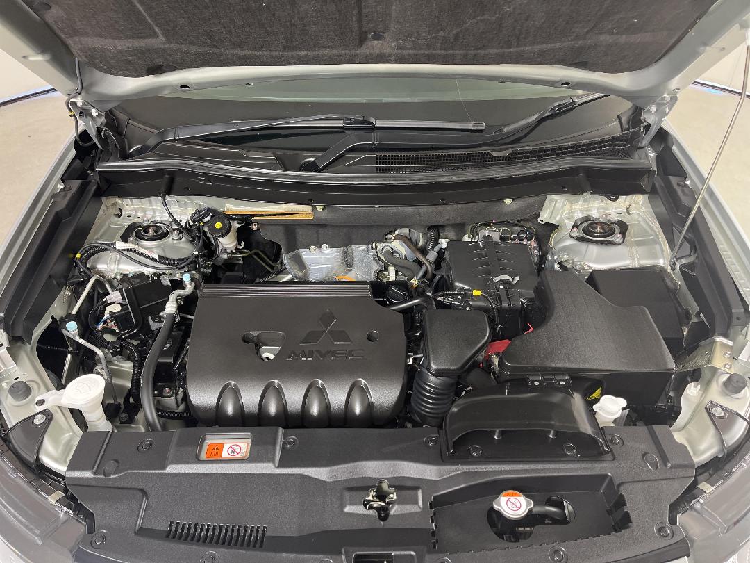 Photo '13' of Mitsubishi Outlander