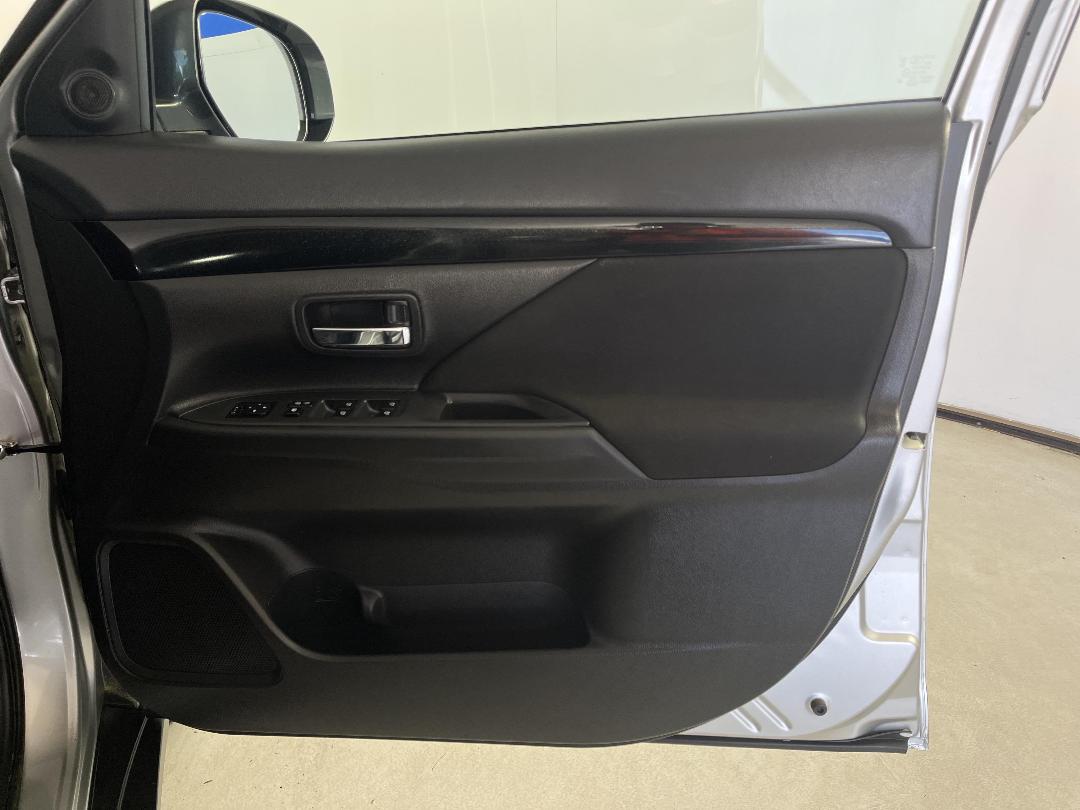 Photo '15' of Mitsubishi Outlander