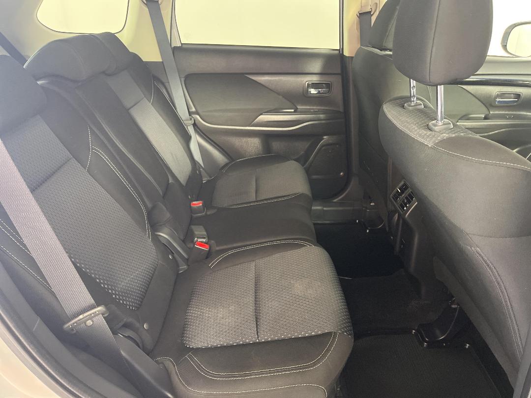 Photo '20' of Mitsubishi Outlander