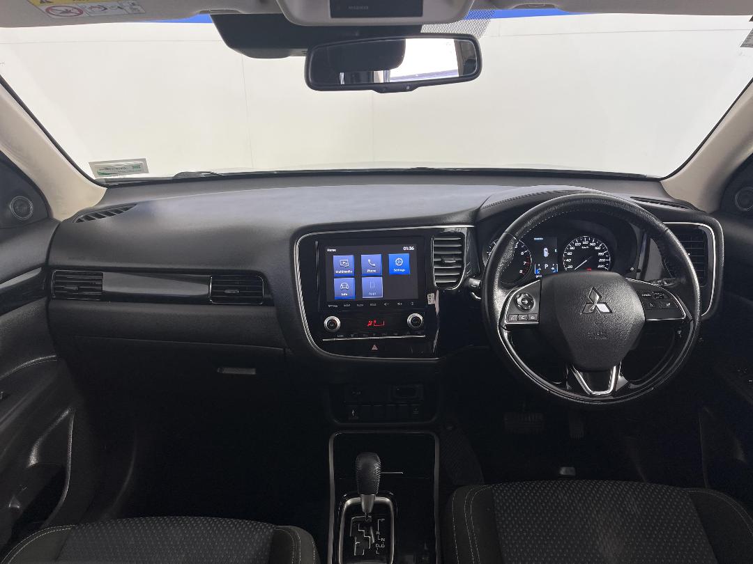 Photo '17' of Mitsubishi Outlander