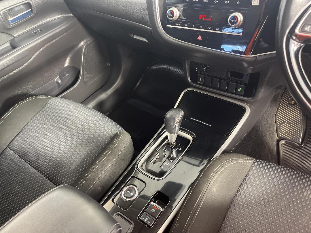 Photo '18' of Mitsubishi Outlander