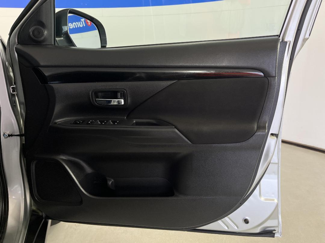 Photo '15' of Mitsubishi Outlander Photo '15' of Mitsubishi Outlander