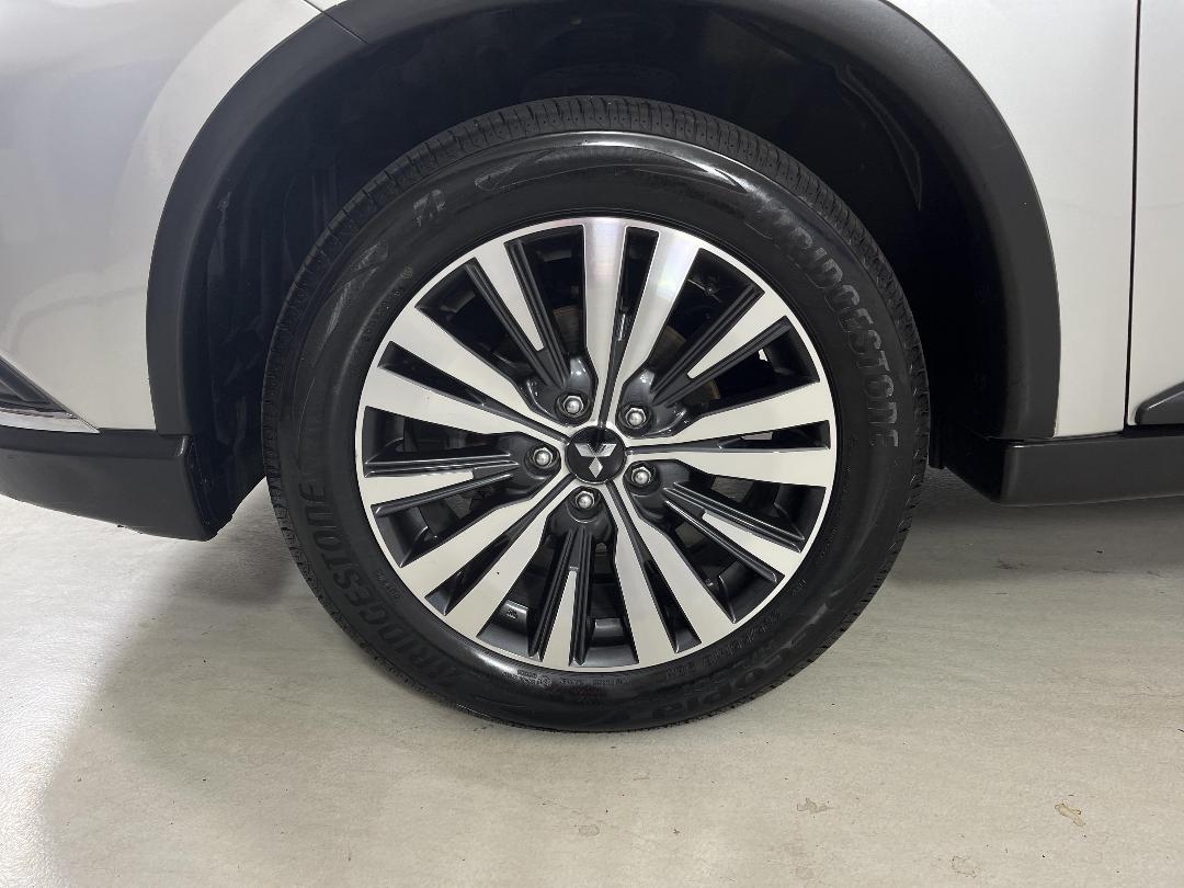 Photo '10' of Mitsubishi Outlander Photo '10' of Mitsubishi Outlander