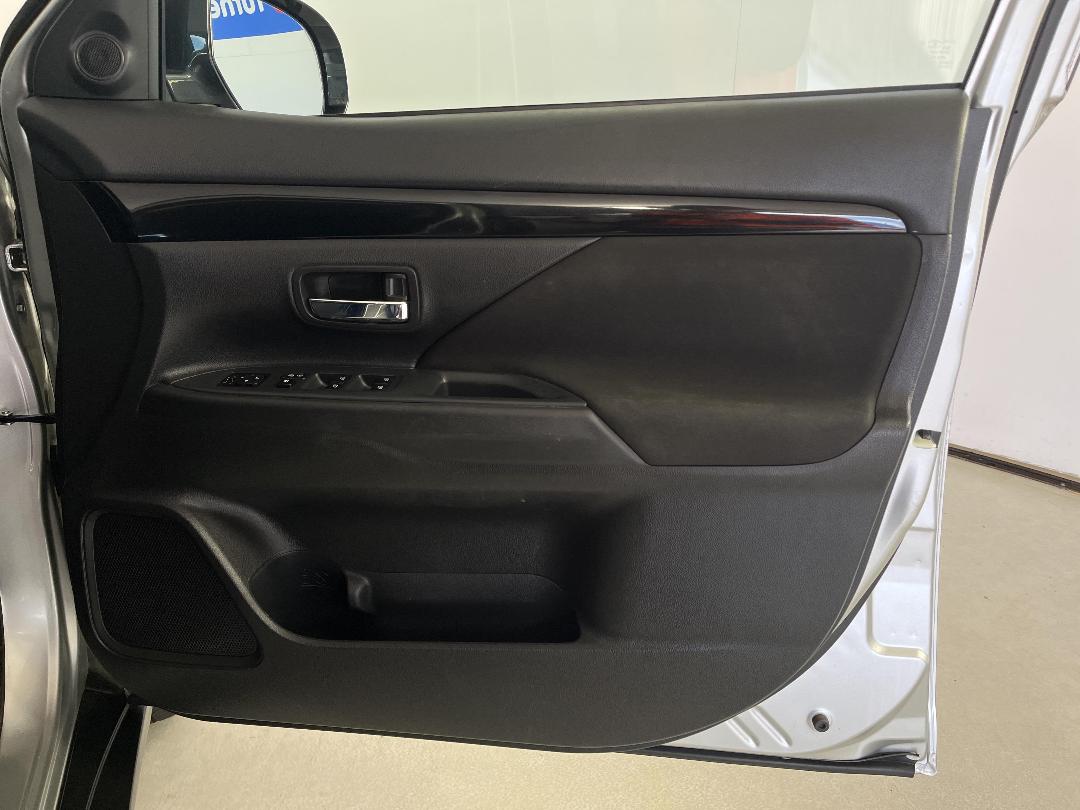 Photo '15' of Mitsubishi Outlander Photo '15' of Mitsubishi Outlander