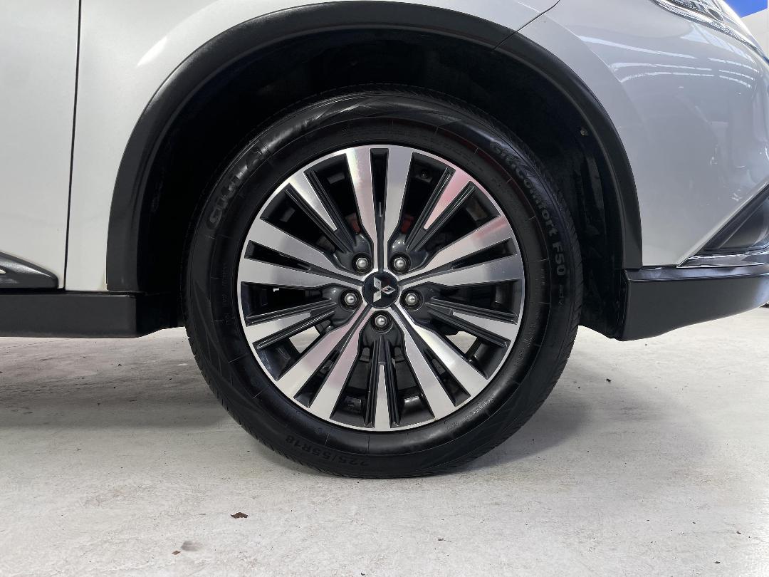 Photo '9' of Mitsubishi Outlander