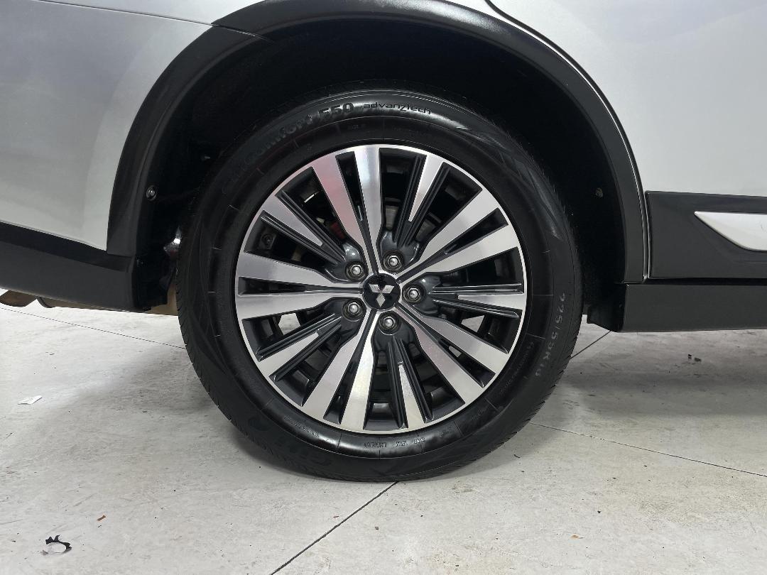 Photo '12' of Mitsubishi Outlander