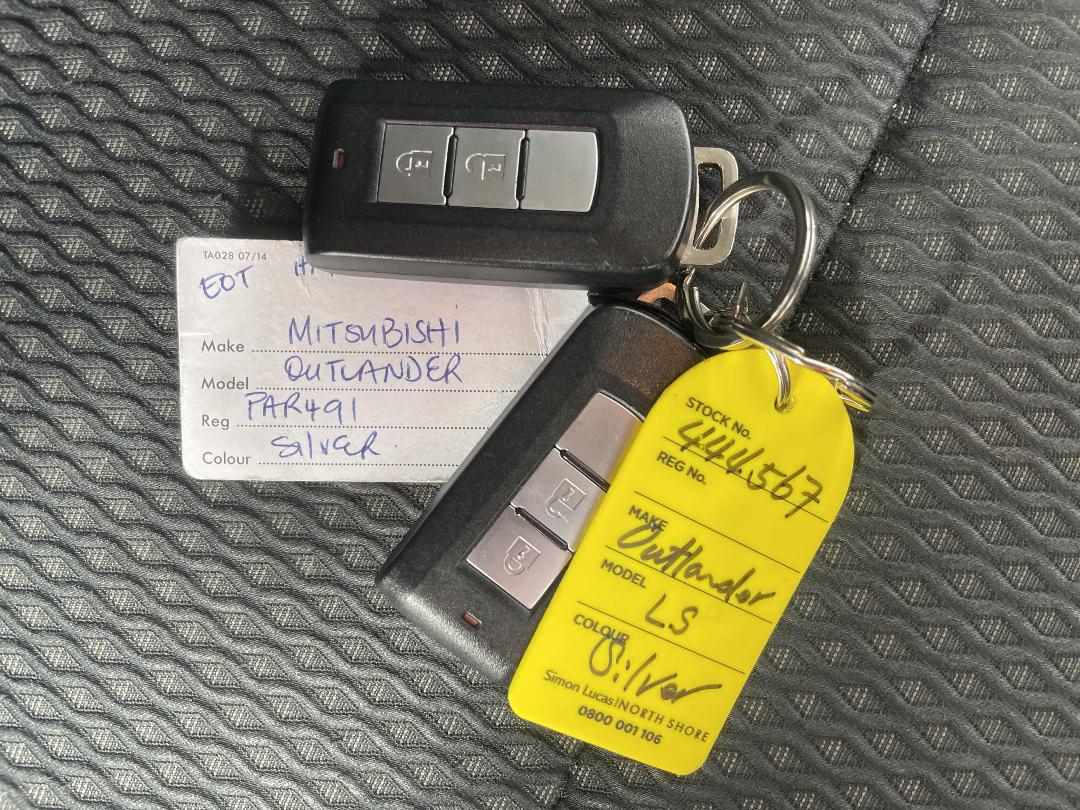 Photo '22' of Mitsubishi Outlander