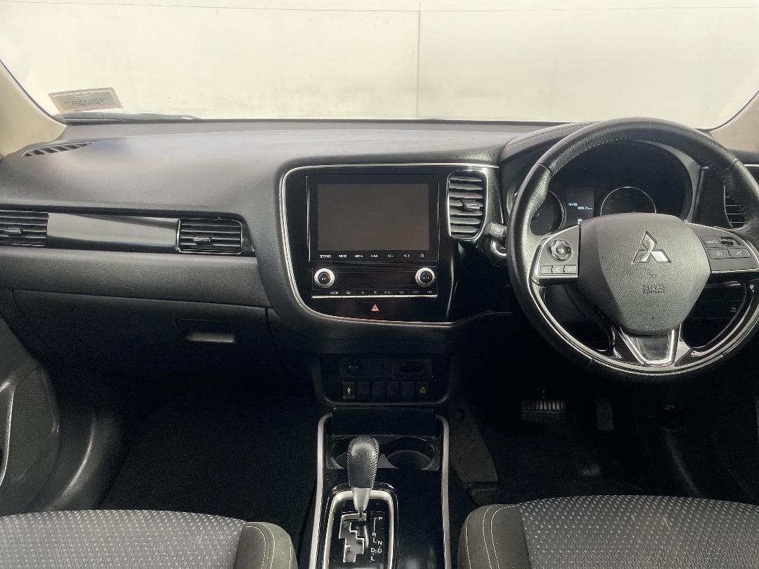 Photo '17' of Mitsubishi Outlander