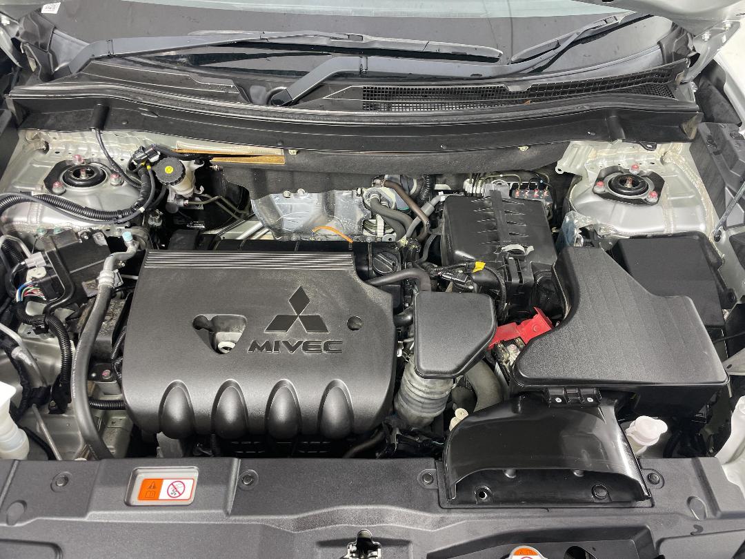 Photo '13' of Mitsubishi Outlander