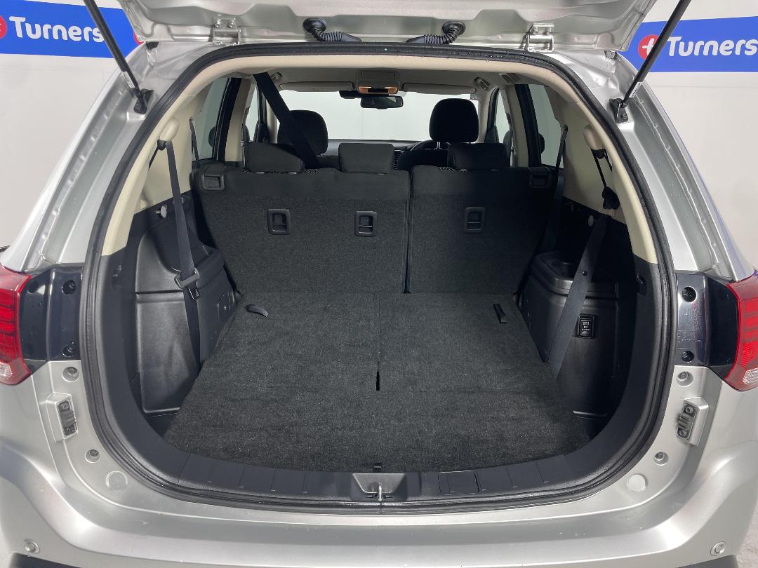 Photo '14' of Mitsubishi Outlander