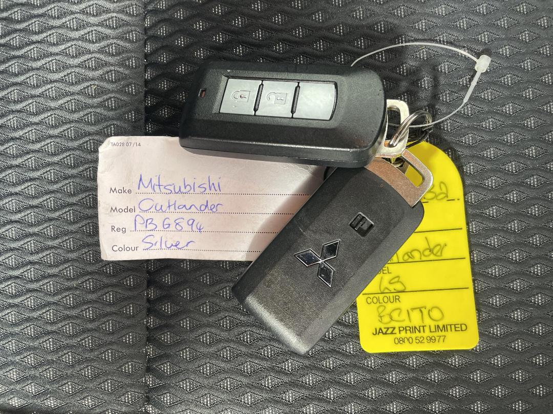 Photo '22' of Mitsubishi Outlander