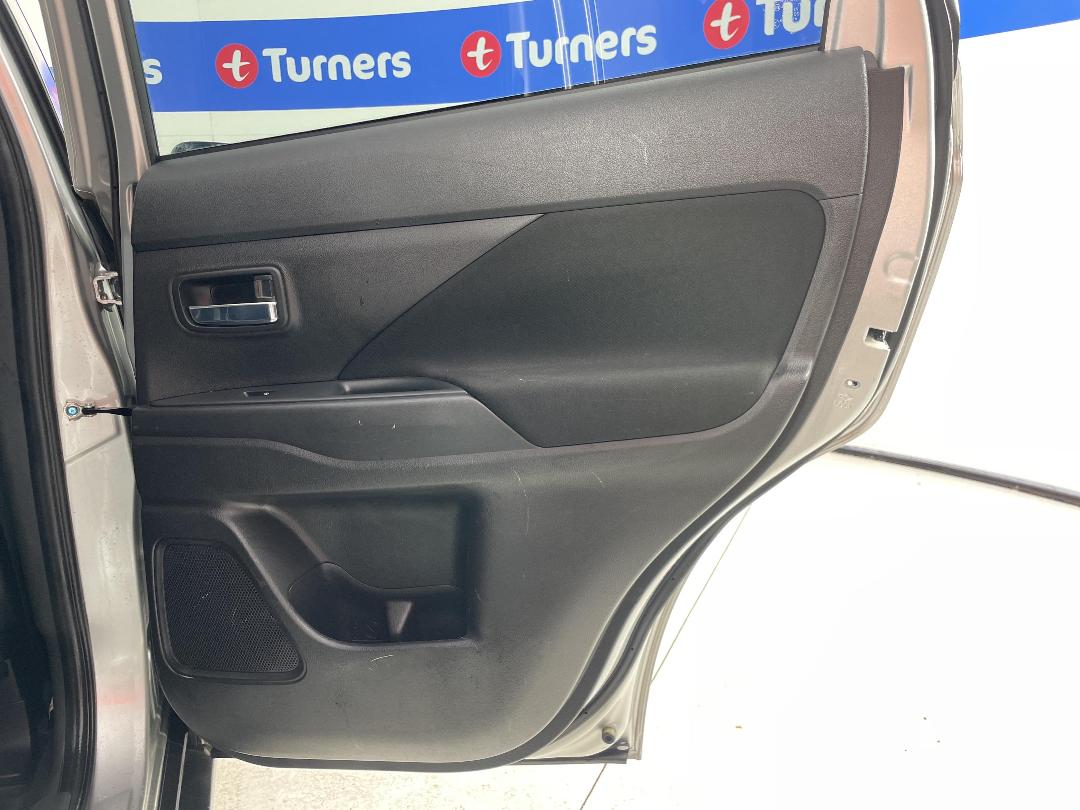 Photo '19' of Mitsubishi Outlander