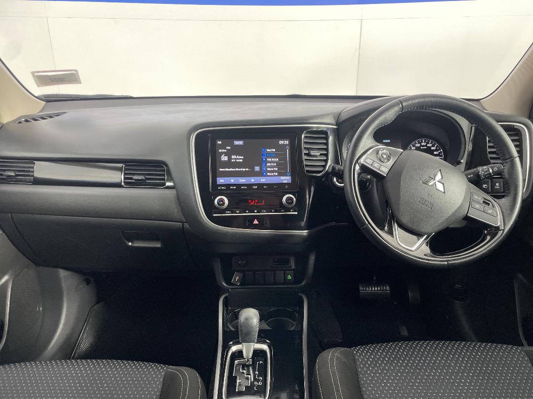 Photo '17' of Mitsubishi Outlander